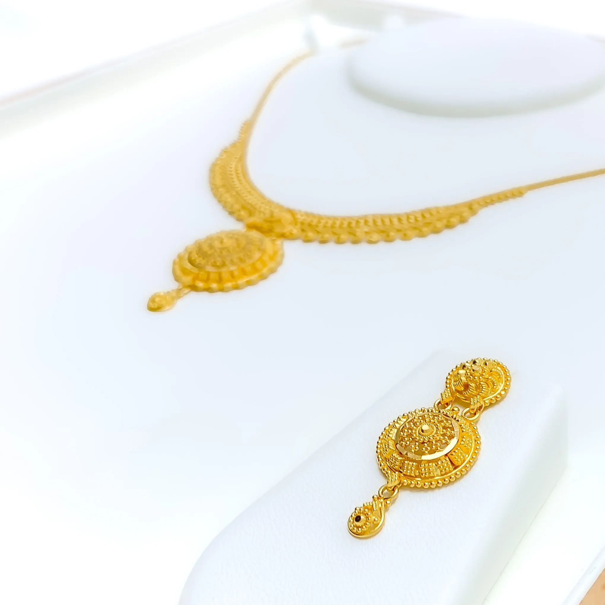 Alluring Elegant 22k Gold Curved Necklace Set