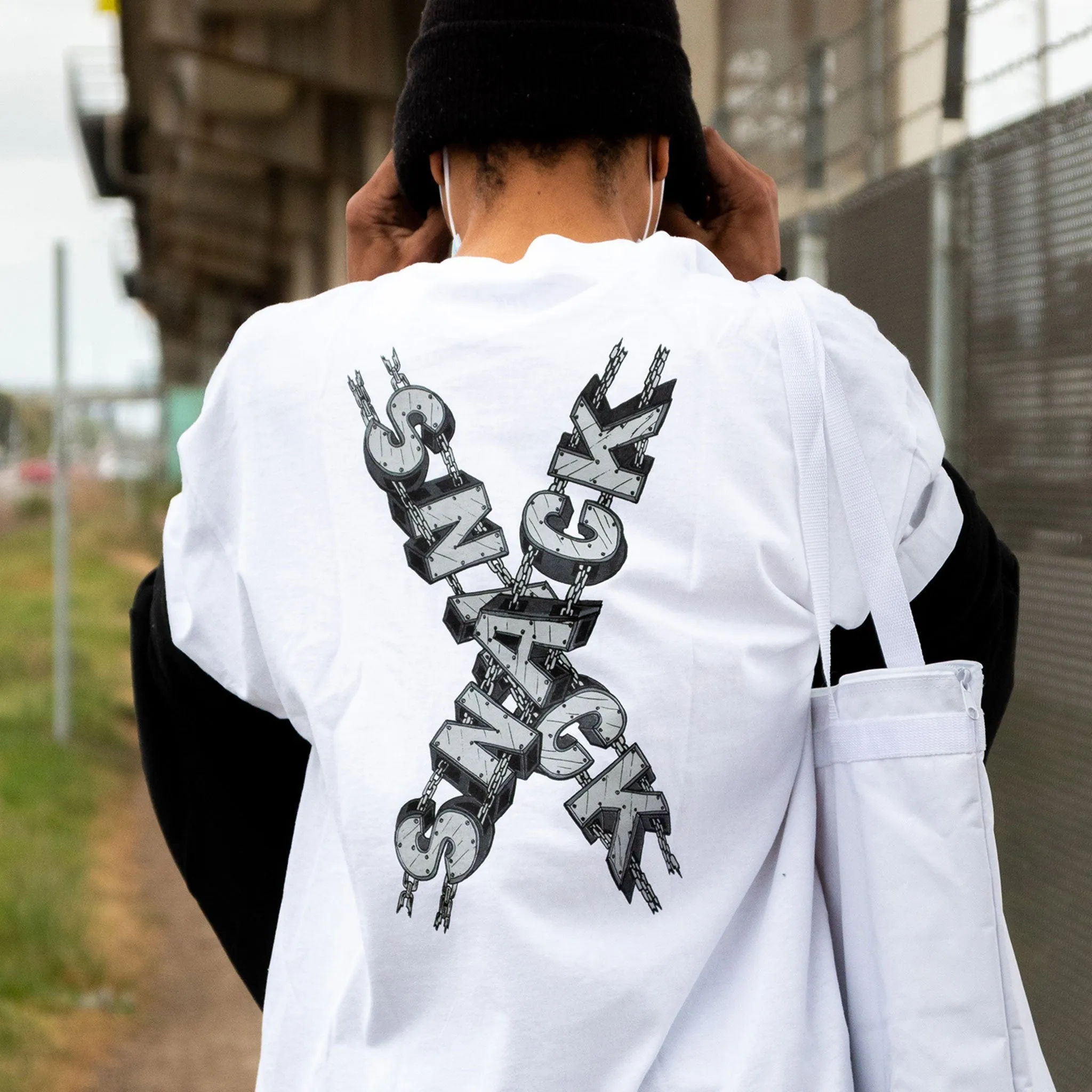 CHAIN TEE