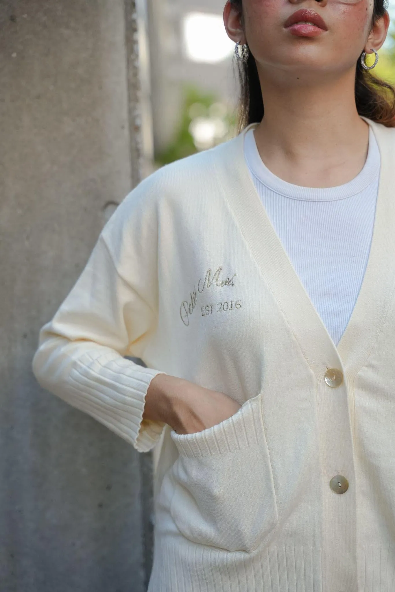 CLASSIC CARDI IN ECRU
