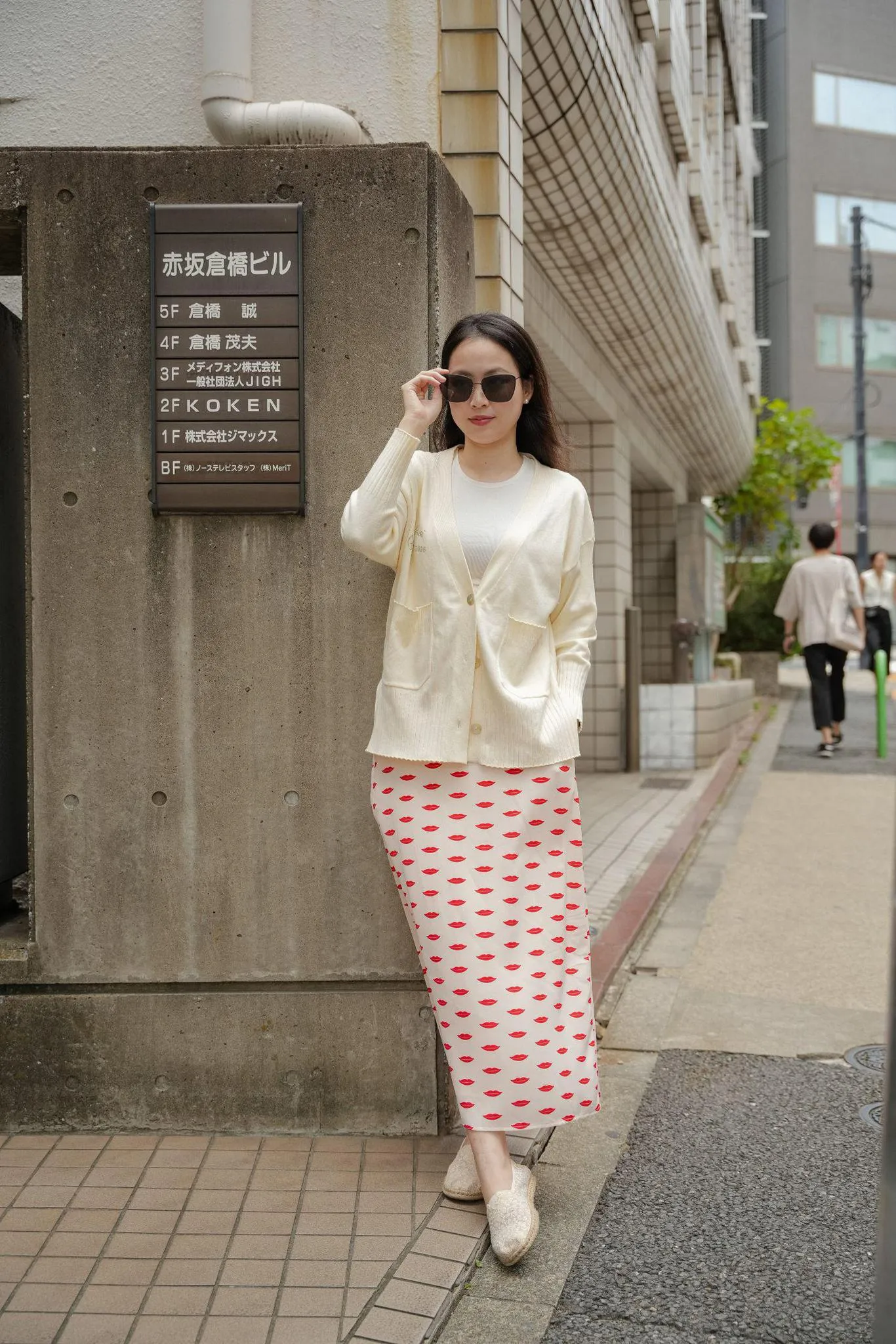 CLASSIC CARDI IN ECRU