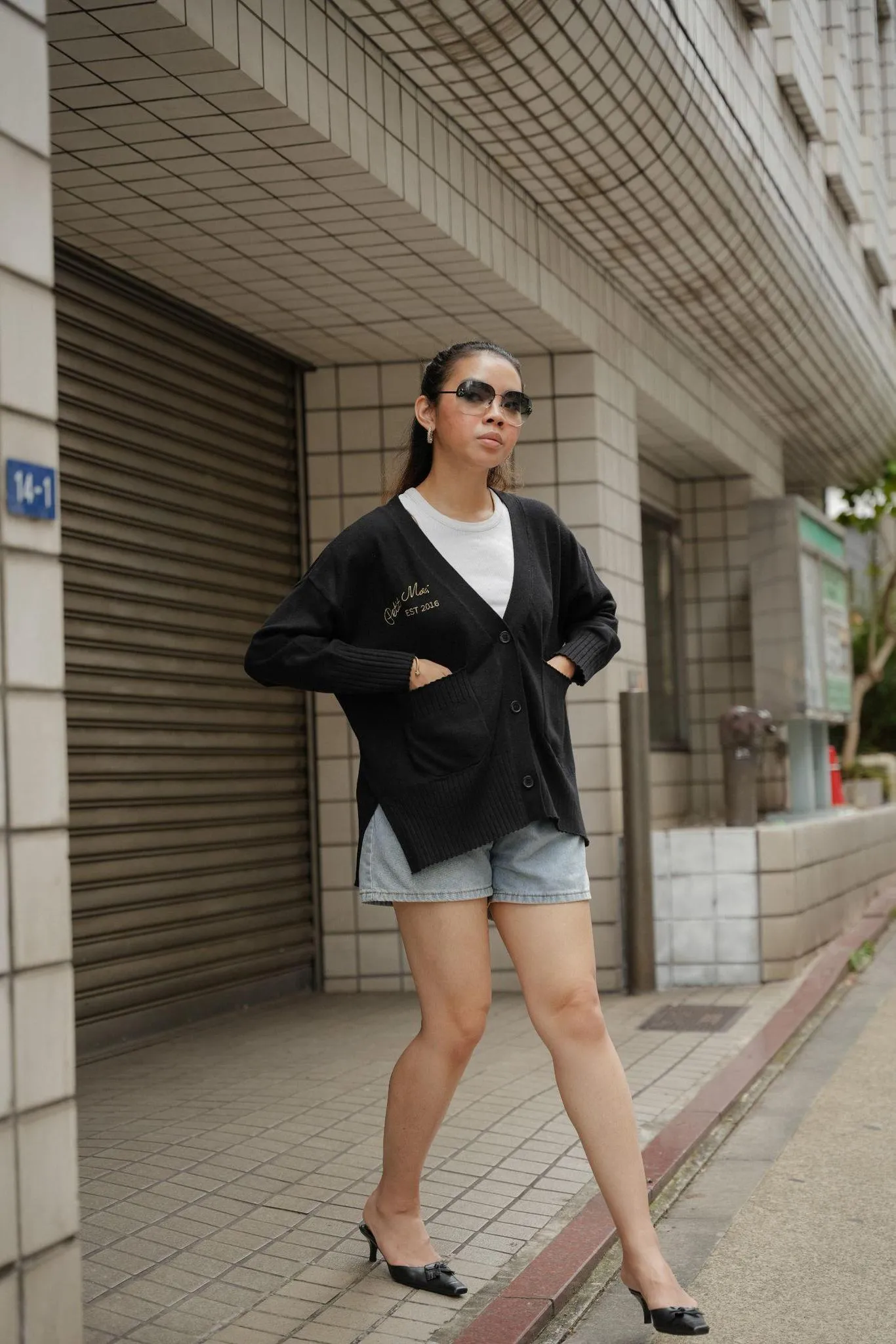CLASSIC CARDI IN NOIR