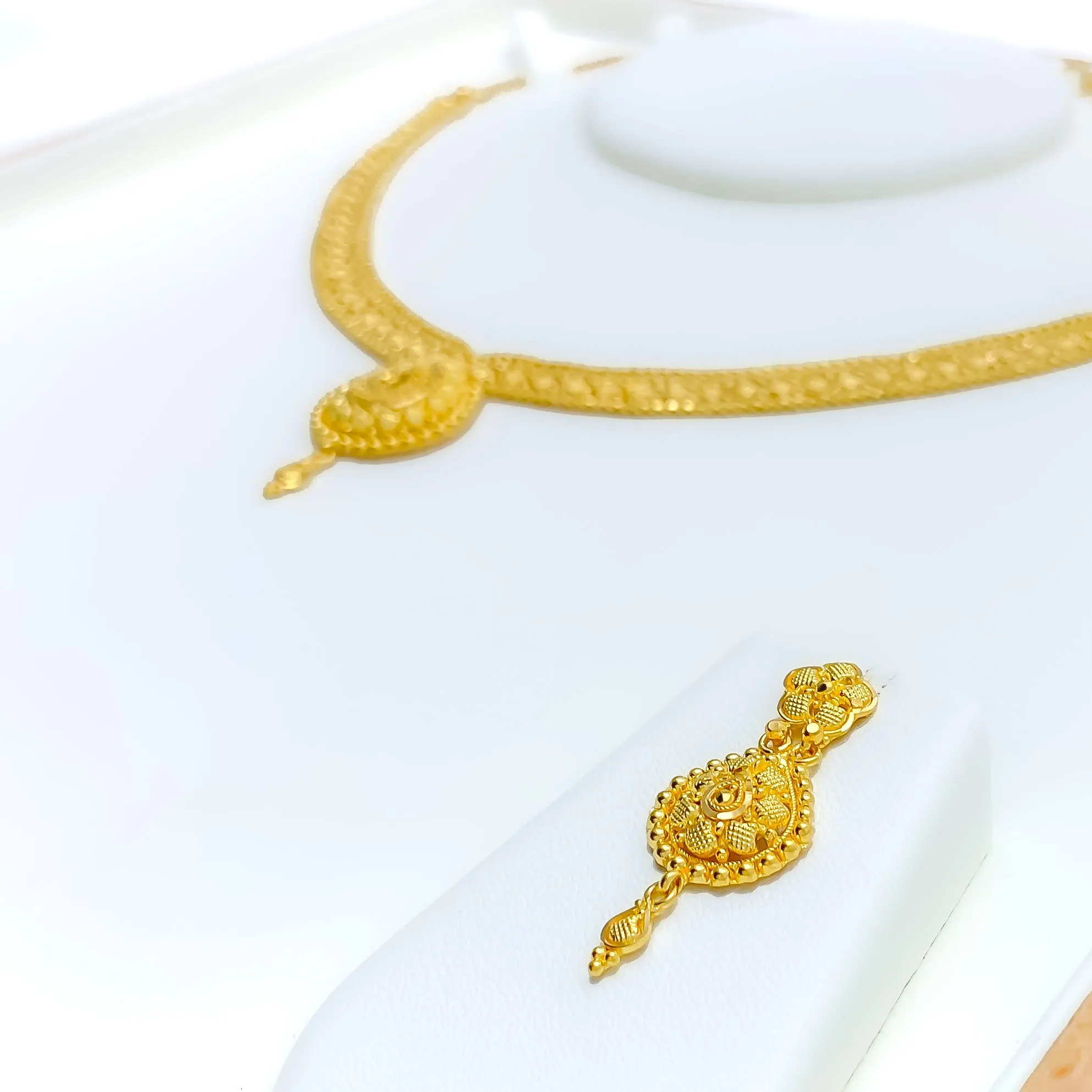 Classic Grandiose 22k Gold Rich Necklace Set