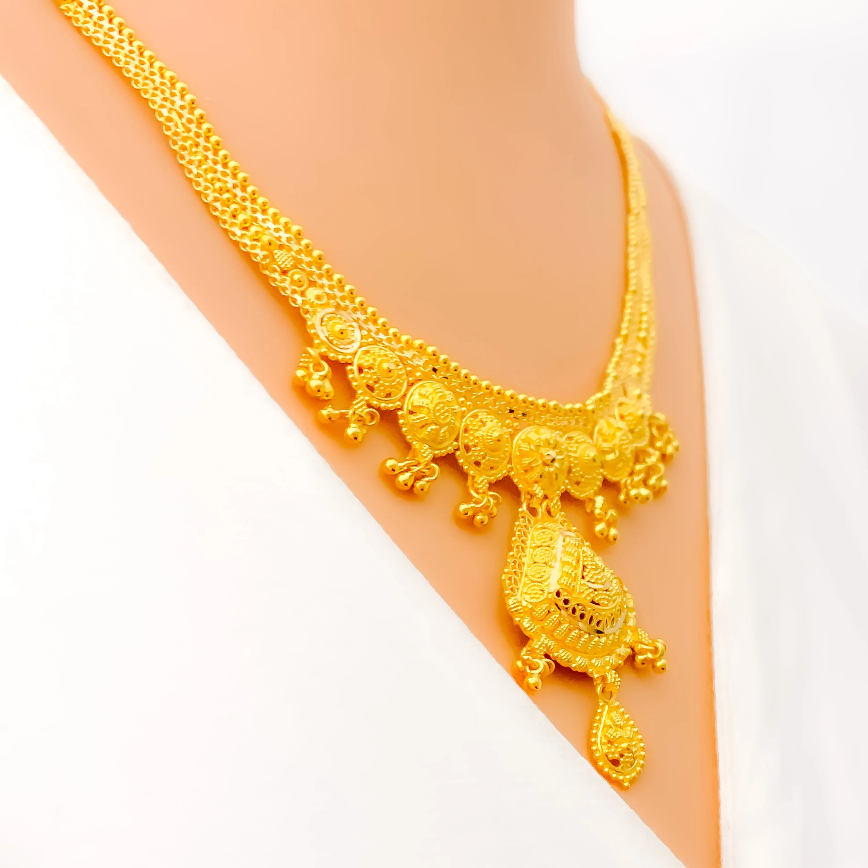 Decorative Floral Fanned 22k Gold Necklace Set