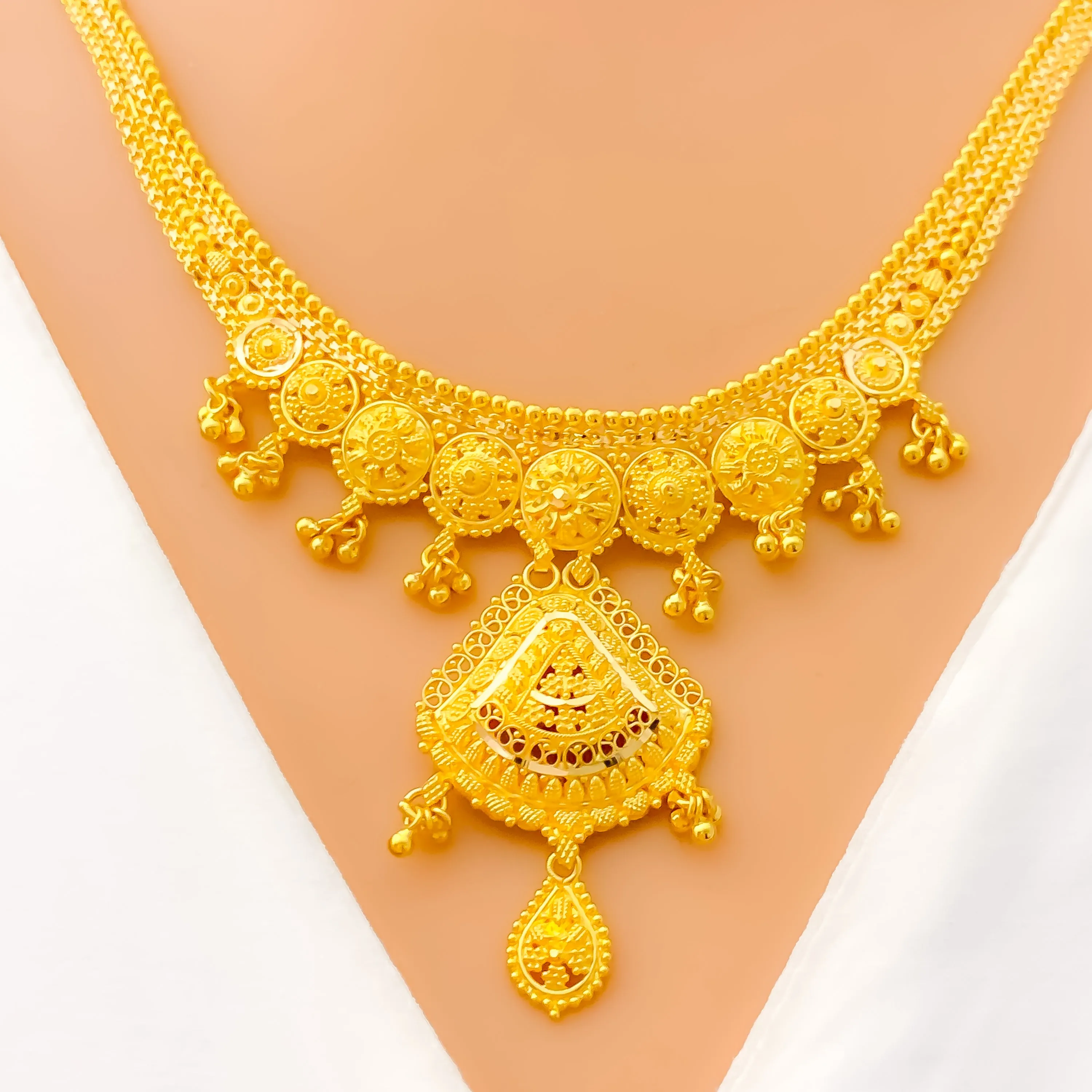 Decorative Floral Fanned 22k Gold Necklace Set