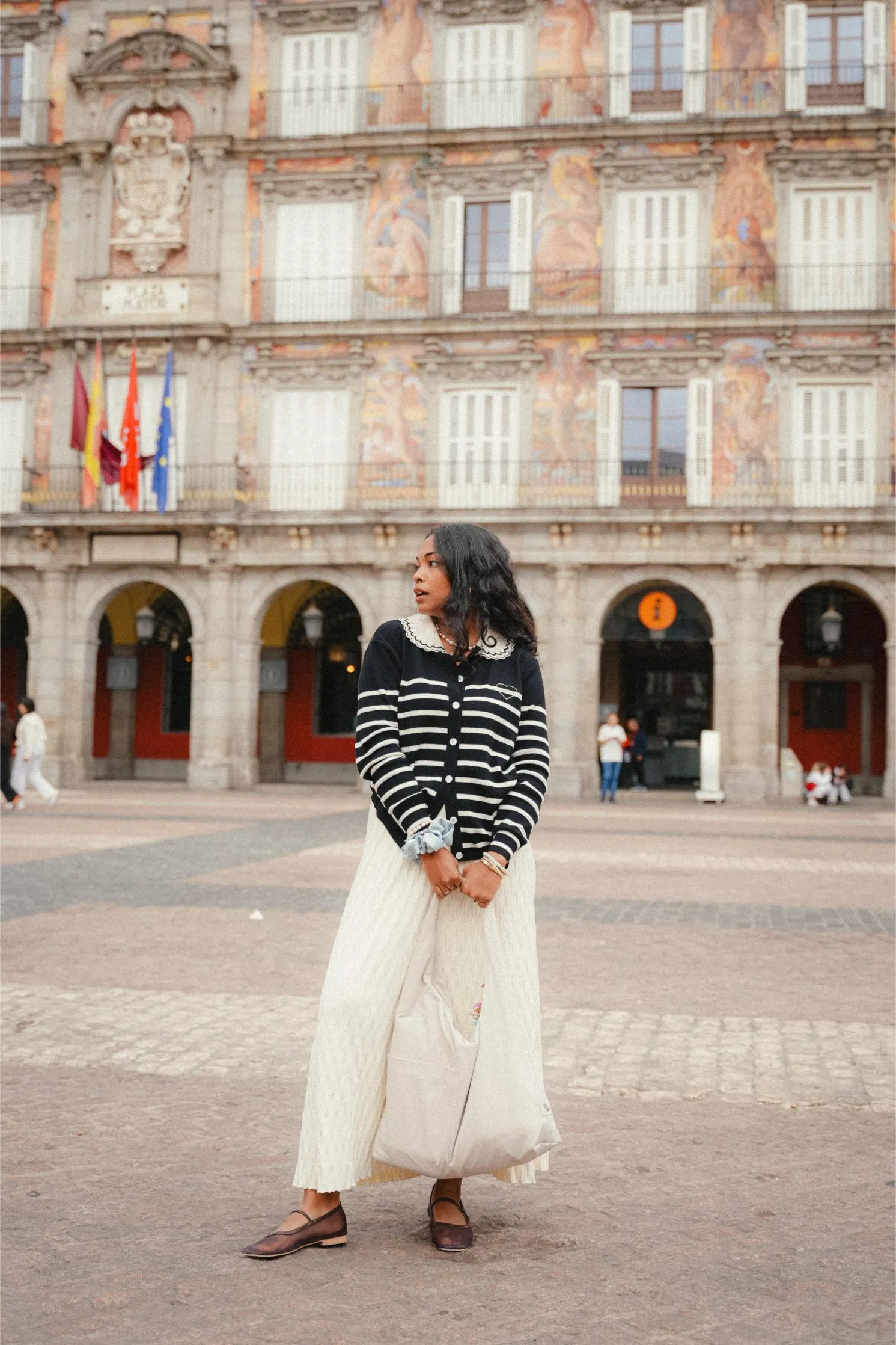 EMILIA CARDI IN NOIR