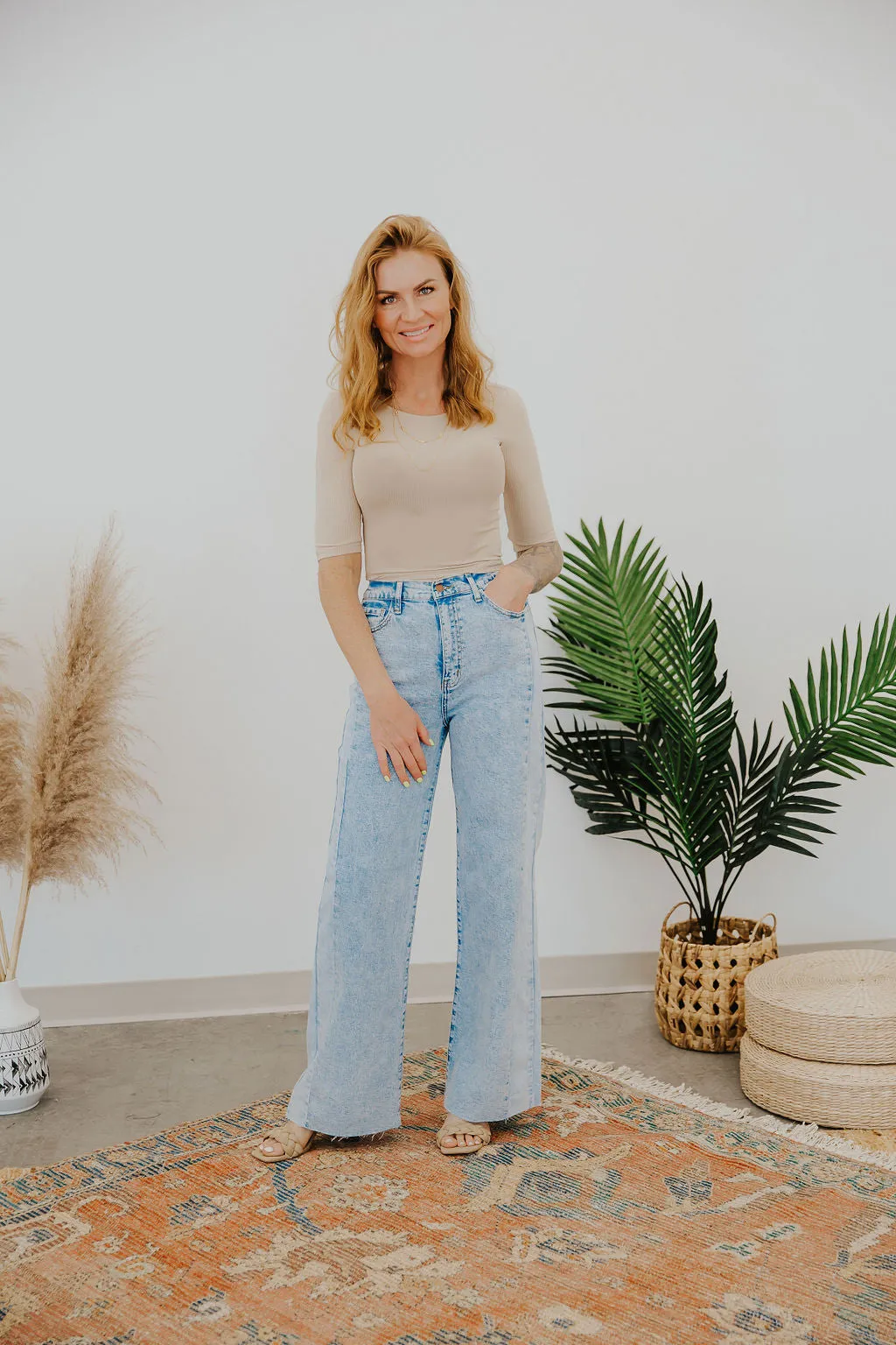 FALLON RIBBED 3/4 SLEEVE CROP TOP - TOAST