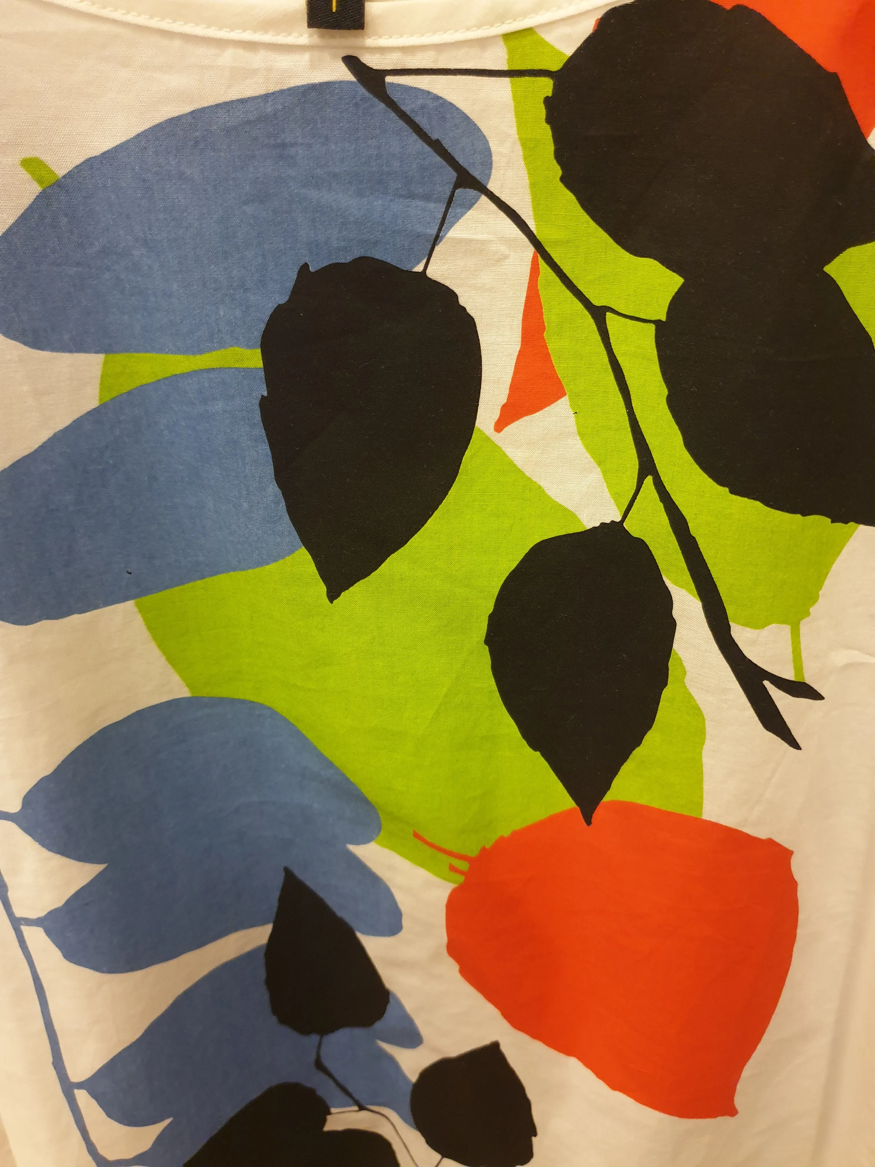 Ginkgo white top with leaf print size 1 (best fits size 12)