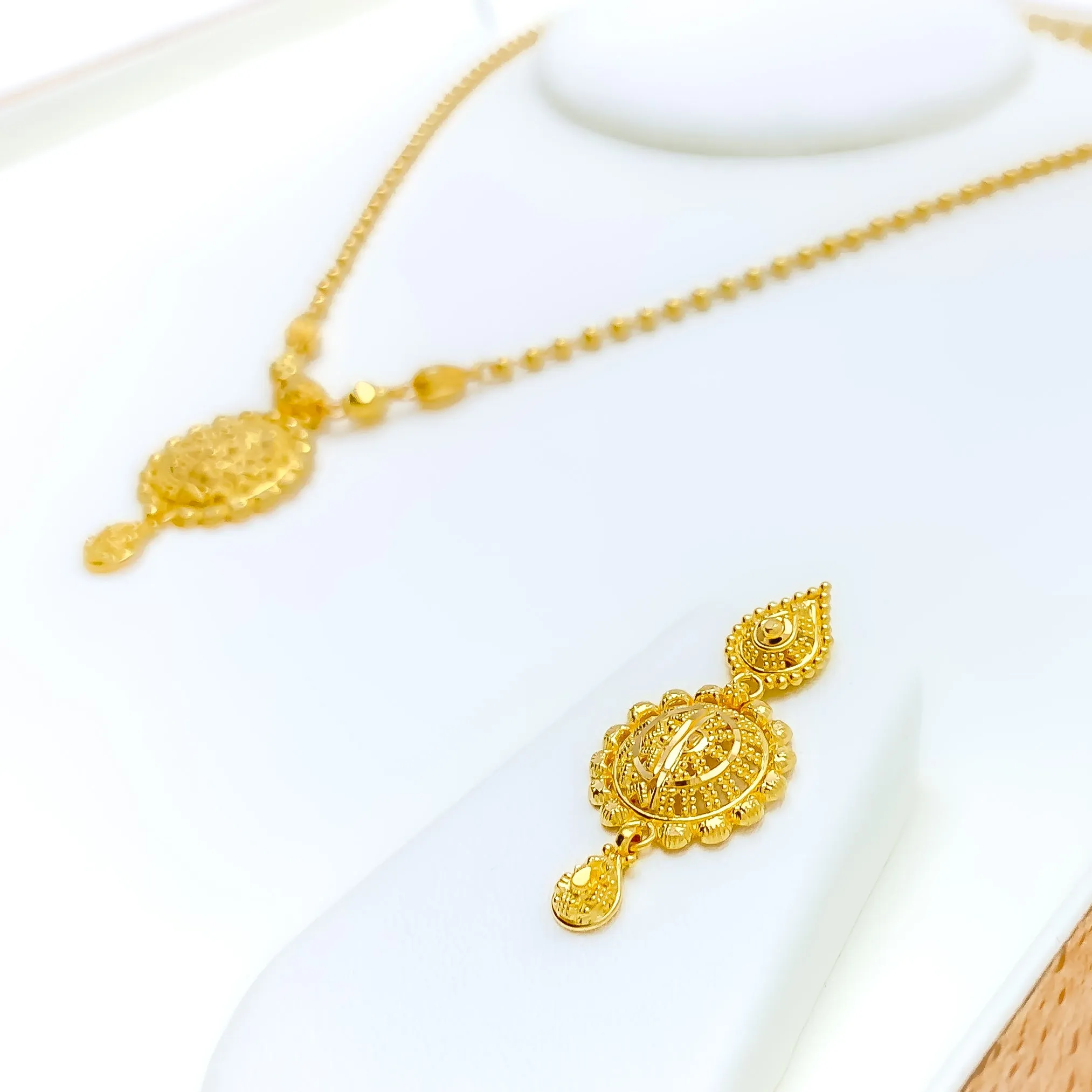 Intricate Charming 22k Gold Necklace Set