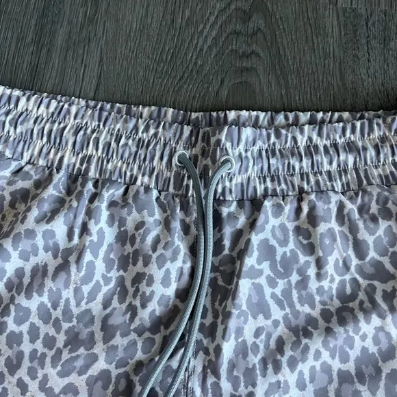 Johnny Was Calme White Grey Multi Animal Print Elastic Waist Shorts Medium M