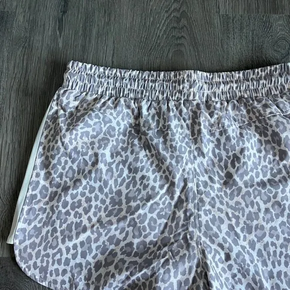 Johnny Was Calme White Grey Multi Animal Print Elastic Waist Shorts Medium M
