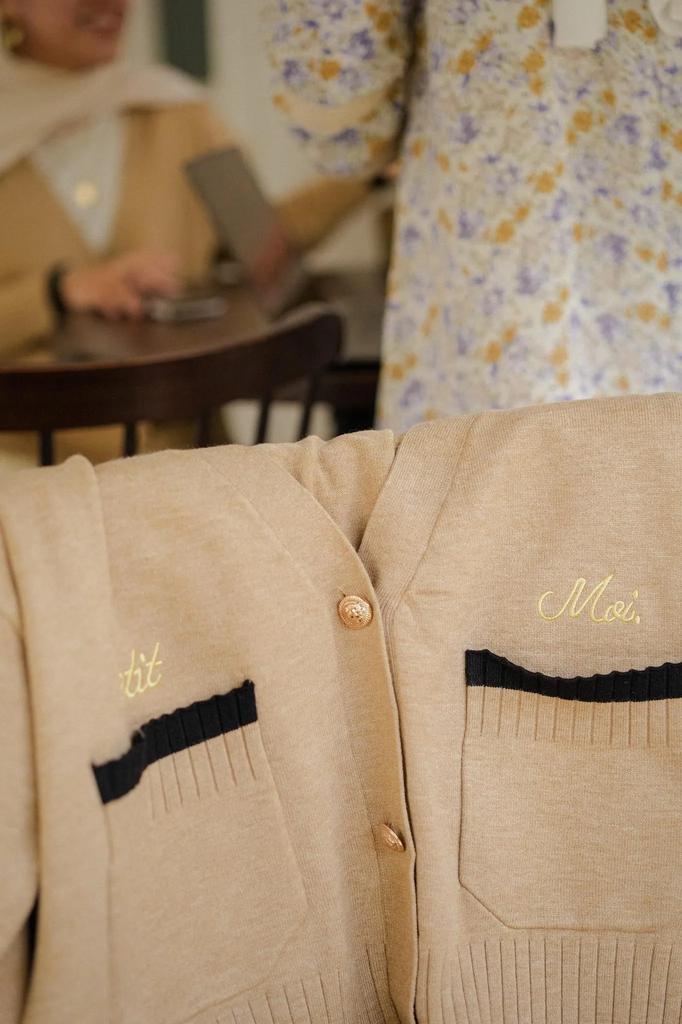 LA SEMAINE CARDIGAN IN TOFFEE