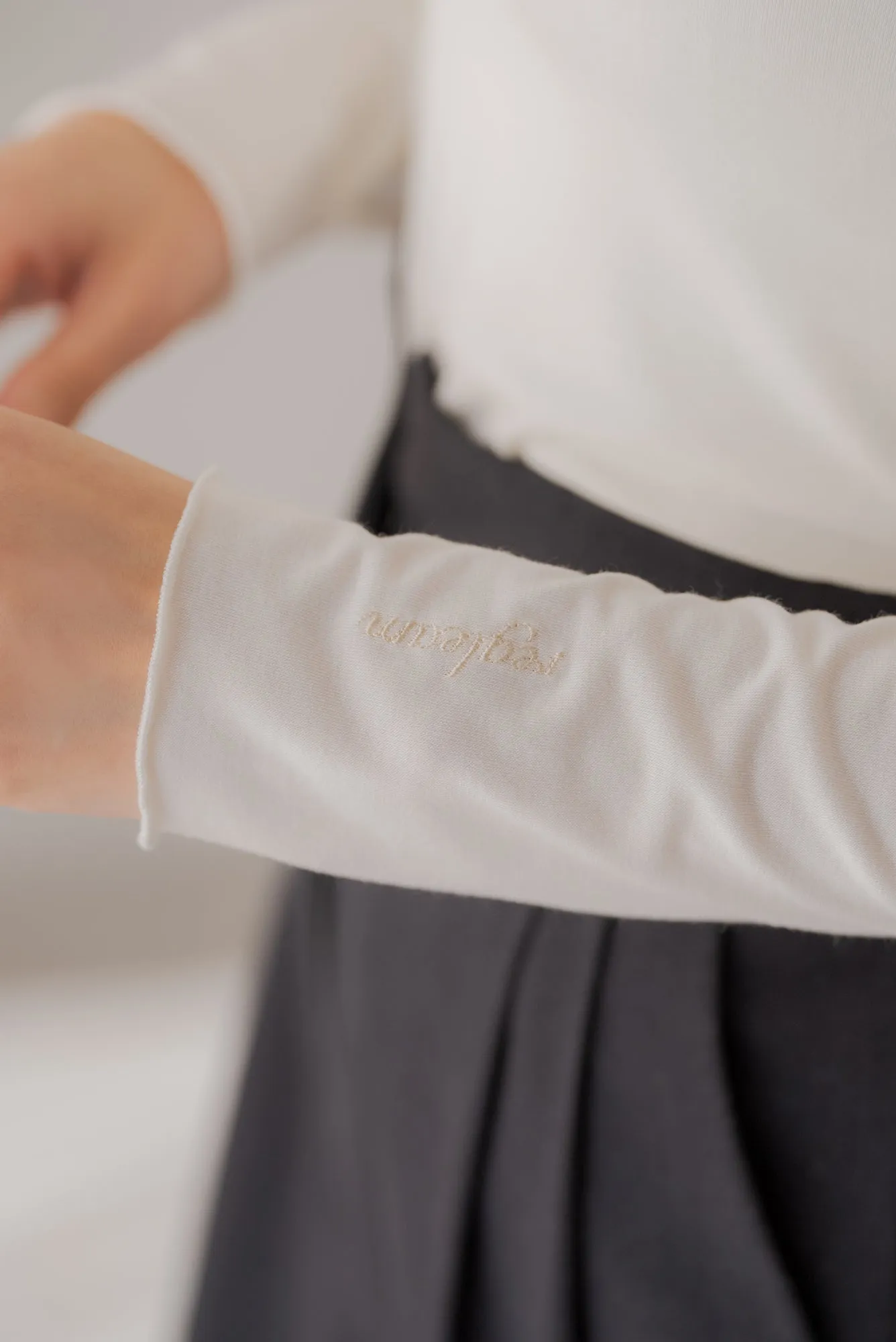 ロゴ入りストレッチウォーマートップス｜LOGO STRETCH WARMER TOPS