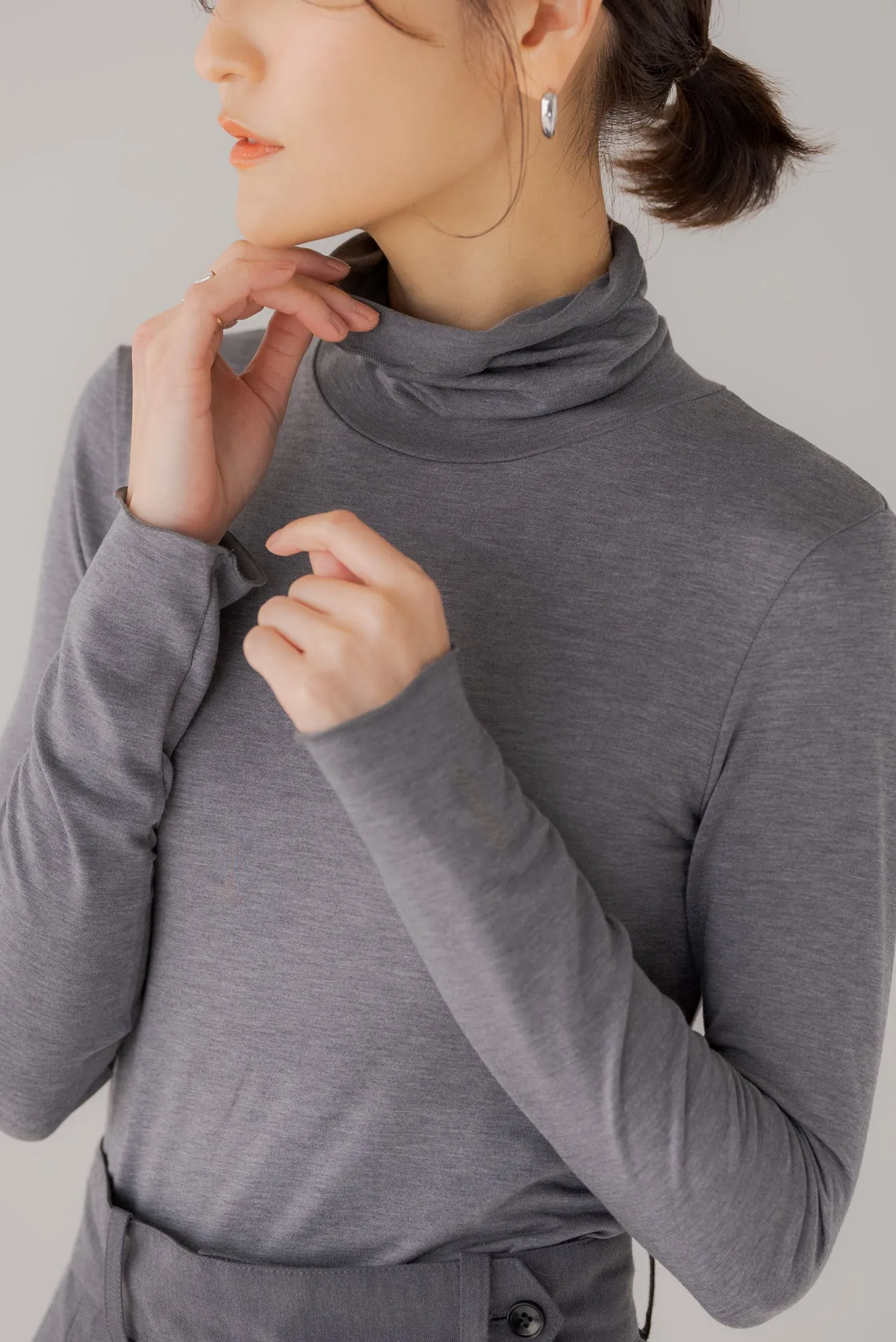 ロゴ入りストレッチウォーマートップス｜LOGO STRETCH WARMER TOPS