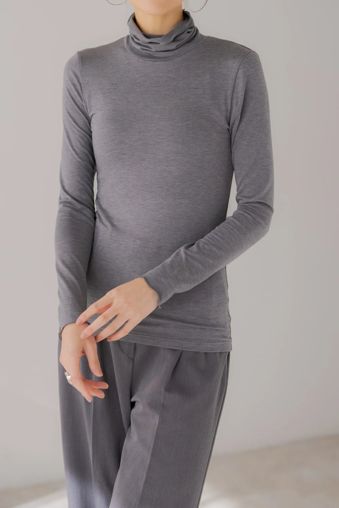 ロゴ入りストレッチウォーマートップス｜LOGO STRETCH WARMER TOPS