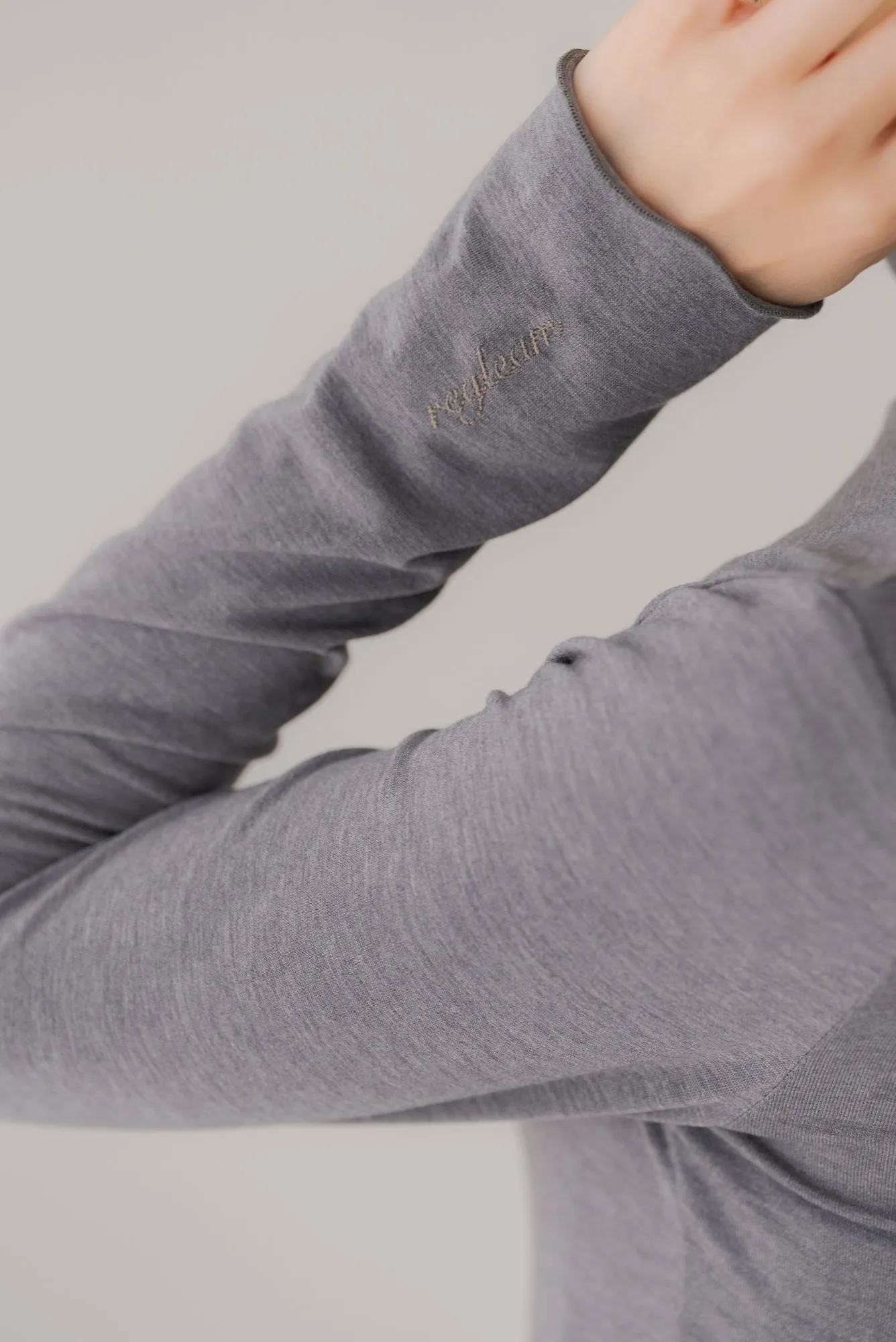 ロゴ入りストレッチウォーマートップス｜LOGO STRETCH WARMER TOPS