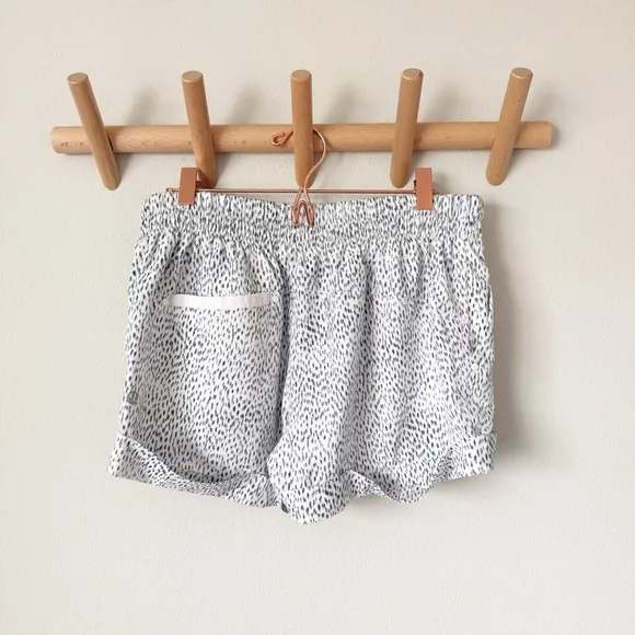 Lululemon Spring Break Away ShortDottie Dash White Black
