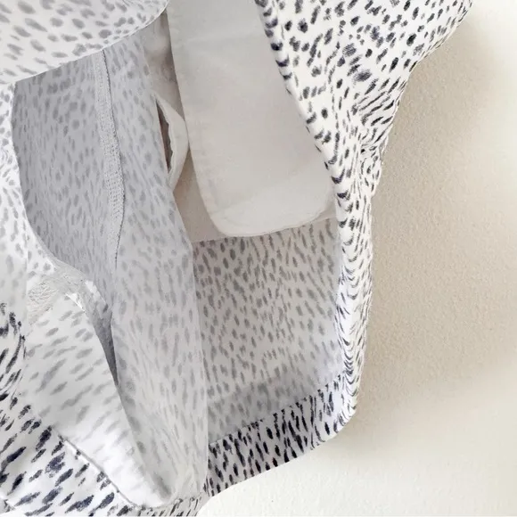 Lululemon Spring Break Away ShortDottie Dash White Black