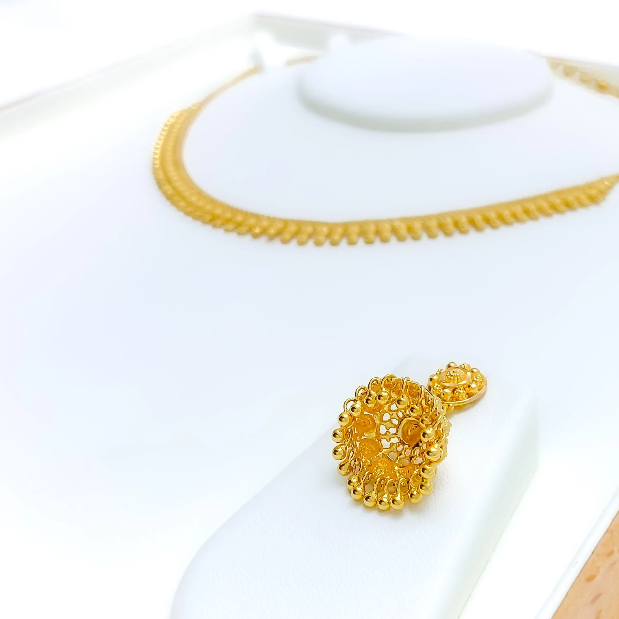 Luxurious Posh 22k Gold Floral Necklace Set