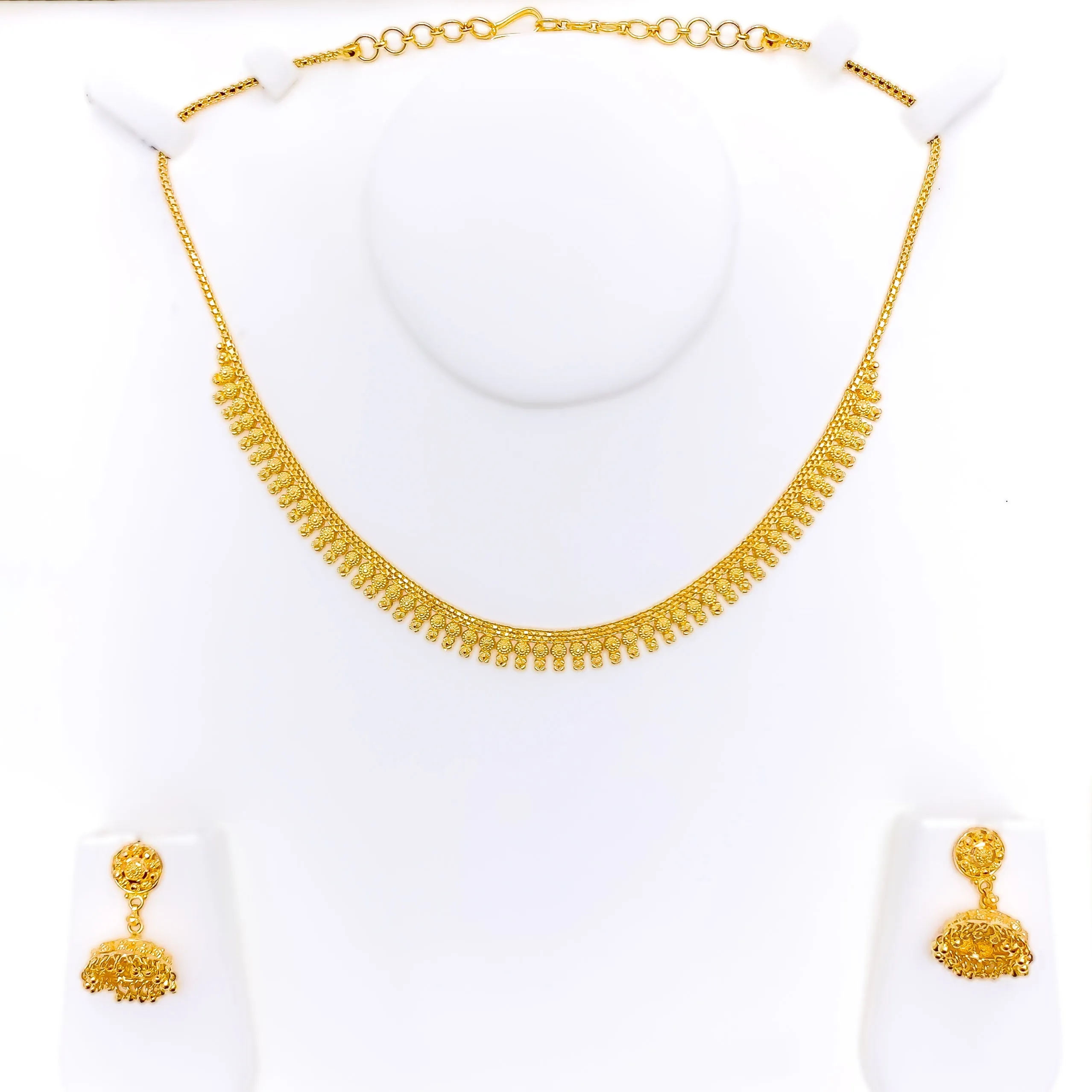 Luxurious Posh 22k Gold Floral Necklace Set