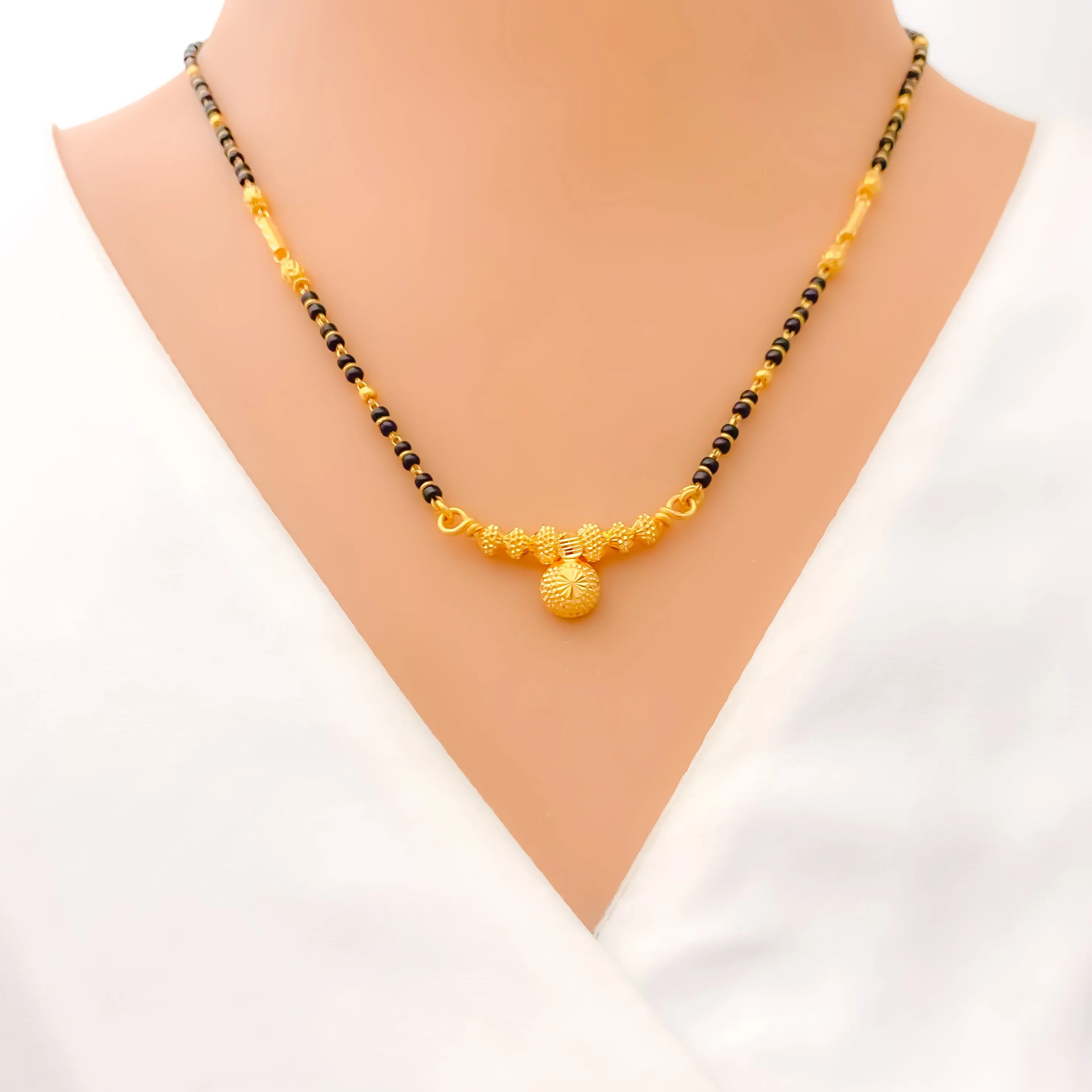 Majestic Glowing 22k Gold Textured Mangal Sutra
