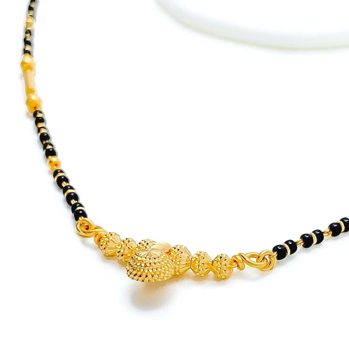 Majestic Glowing 22k Gold Textured Mangal Sutra