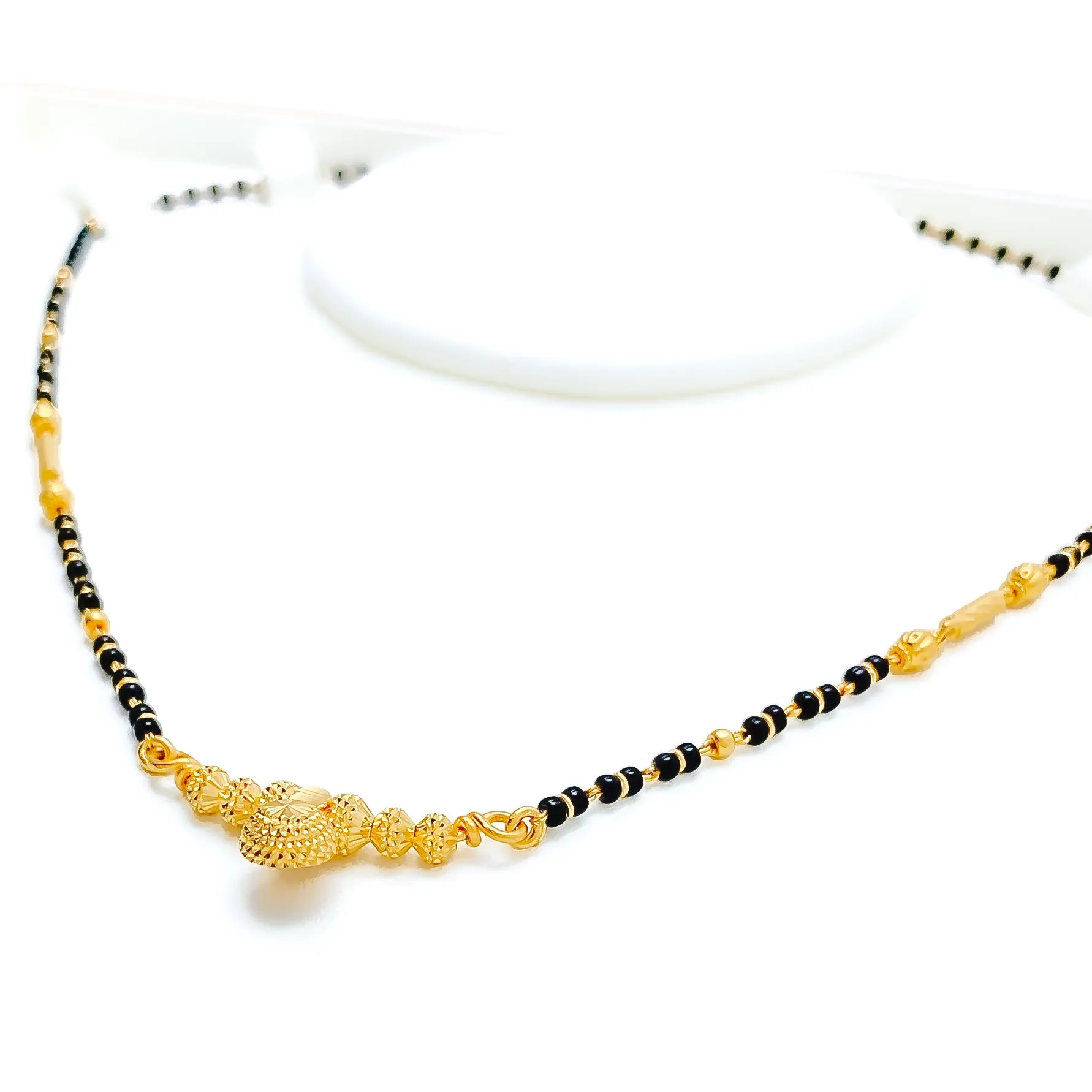Majestic Glowing 22k Gold Textured Mangal Sutra