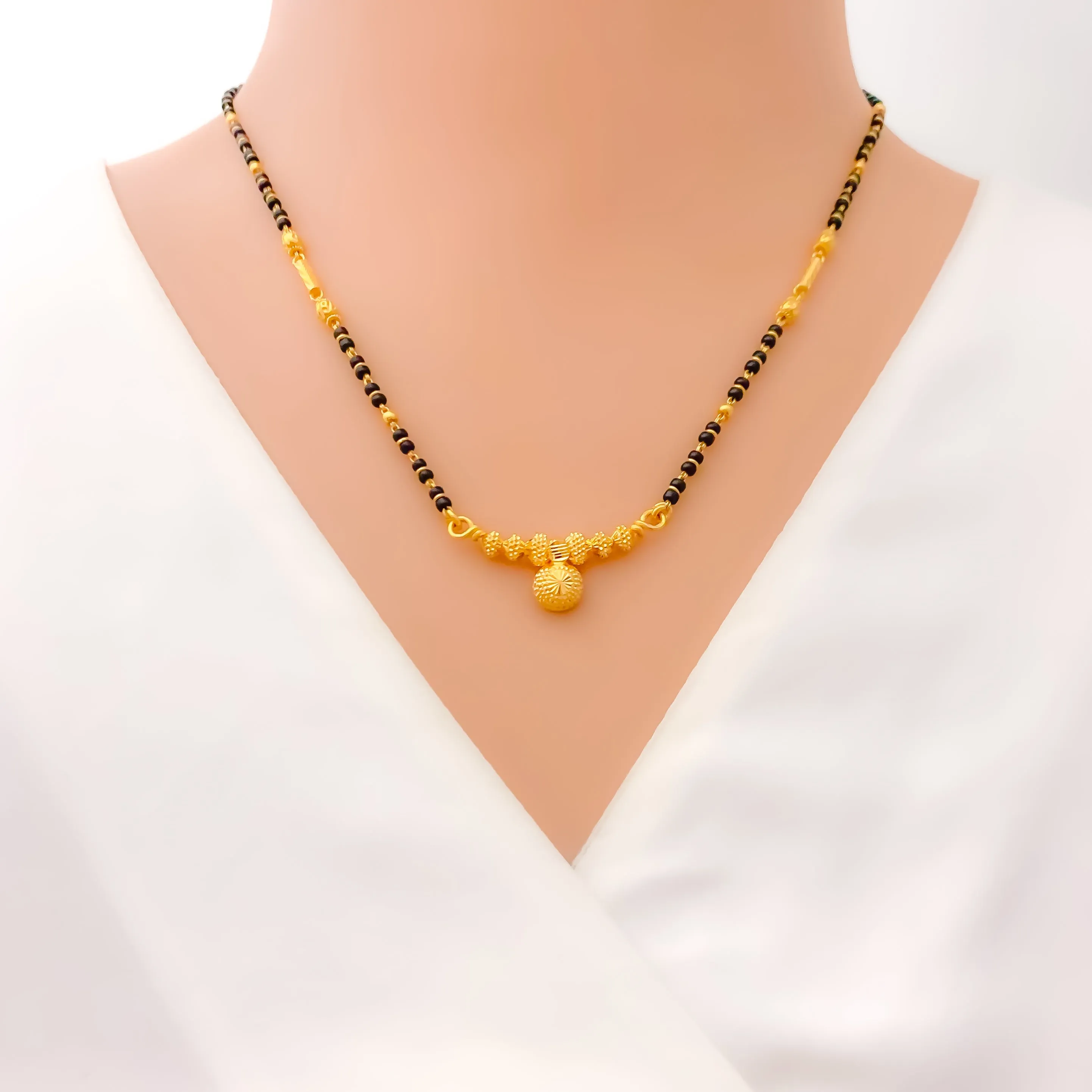Majestic Glowing 22k Gold Textured Mangal Sutra