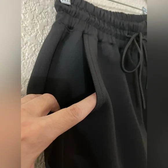 NWT Good American Scuba Drawstring Shorts With Pockets Size S Black Color