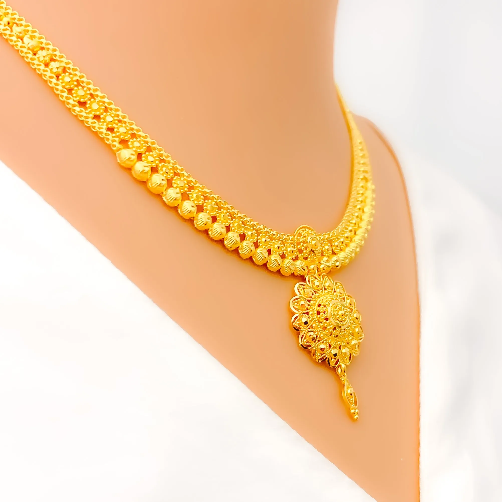 Radiant Graceful 22k Gold Necklace Set