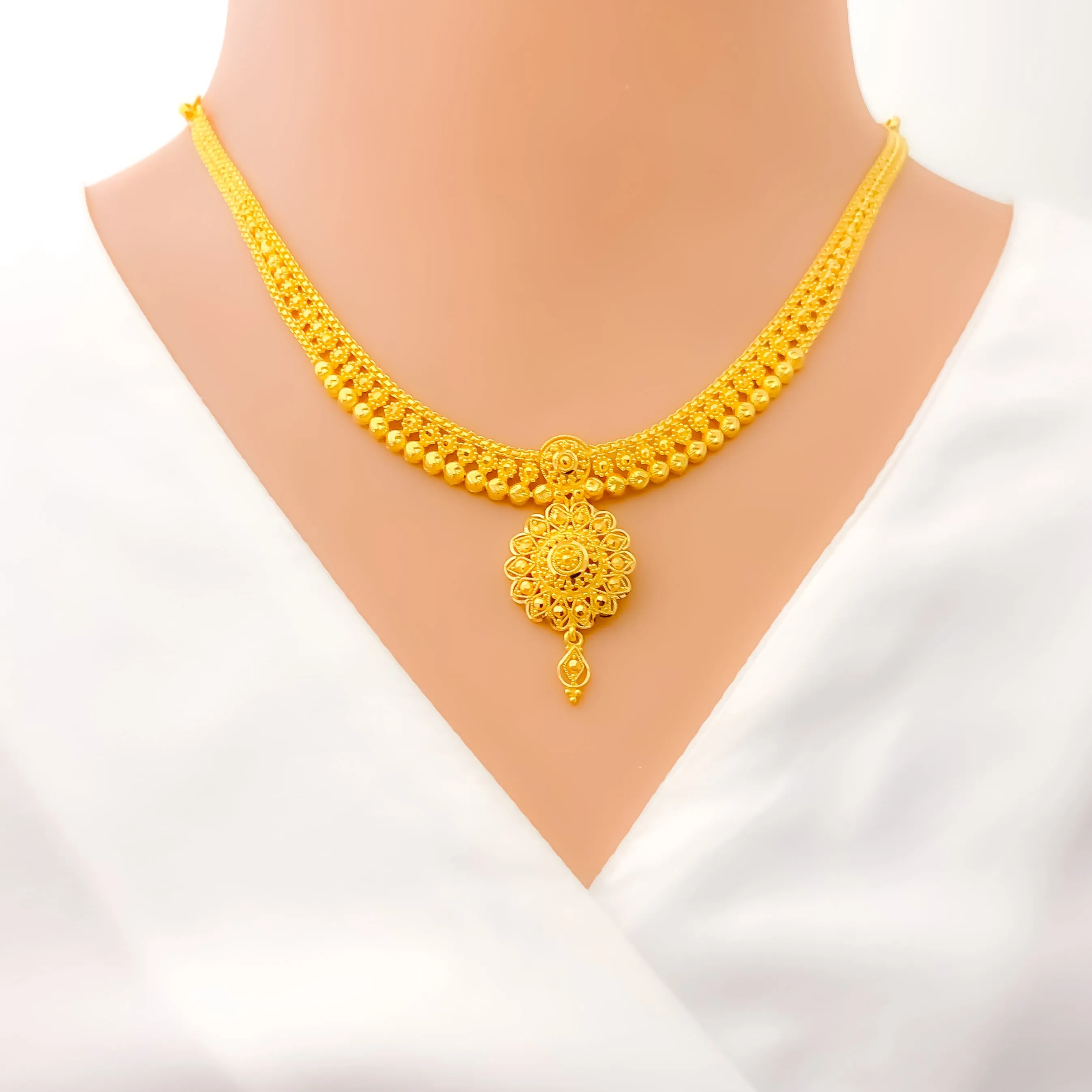 Radiant Graceful 22k Gold Necklace Set