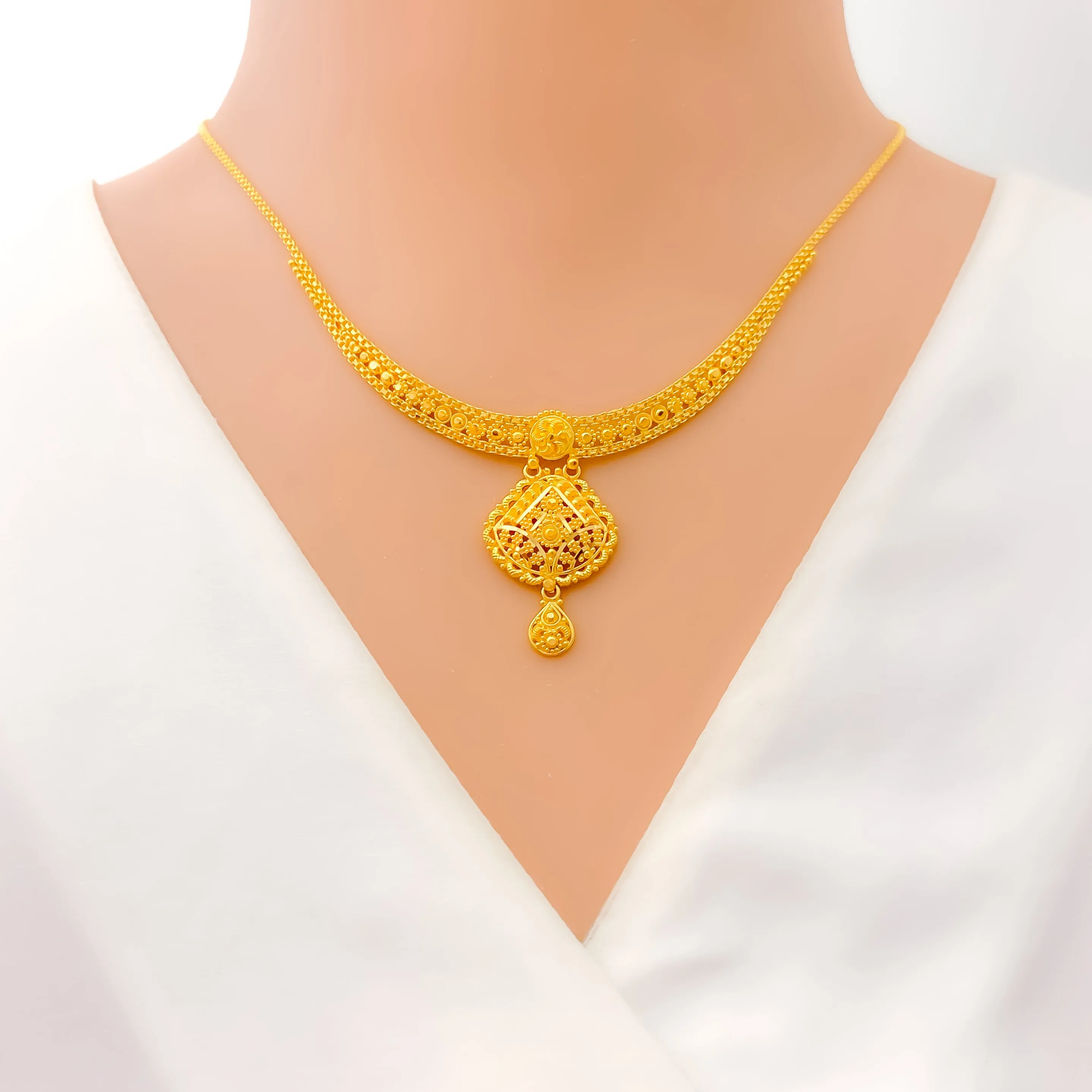Refined Glamorous 22k Gold Ornate Necklace Set