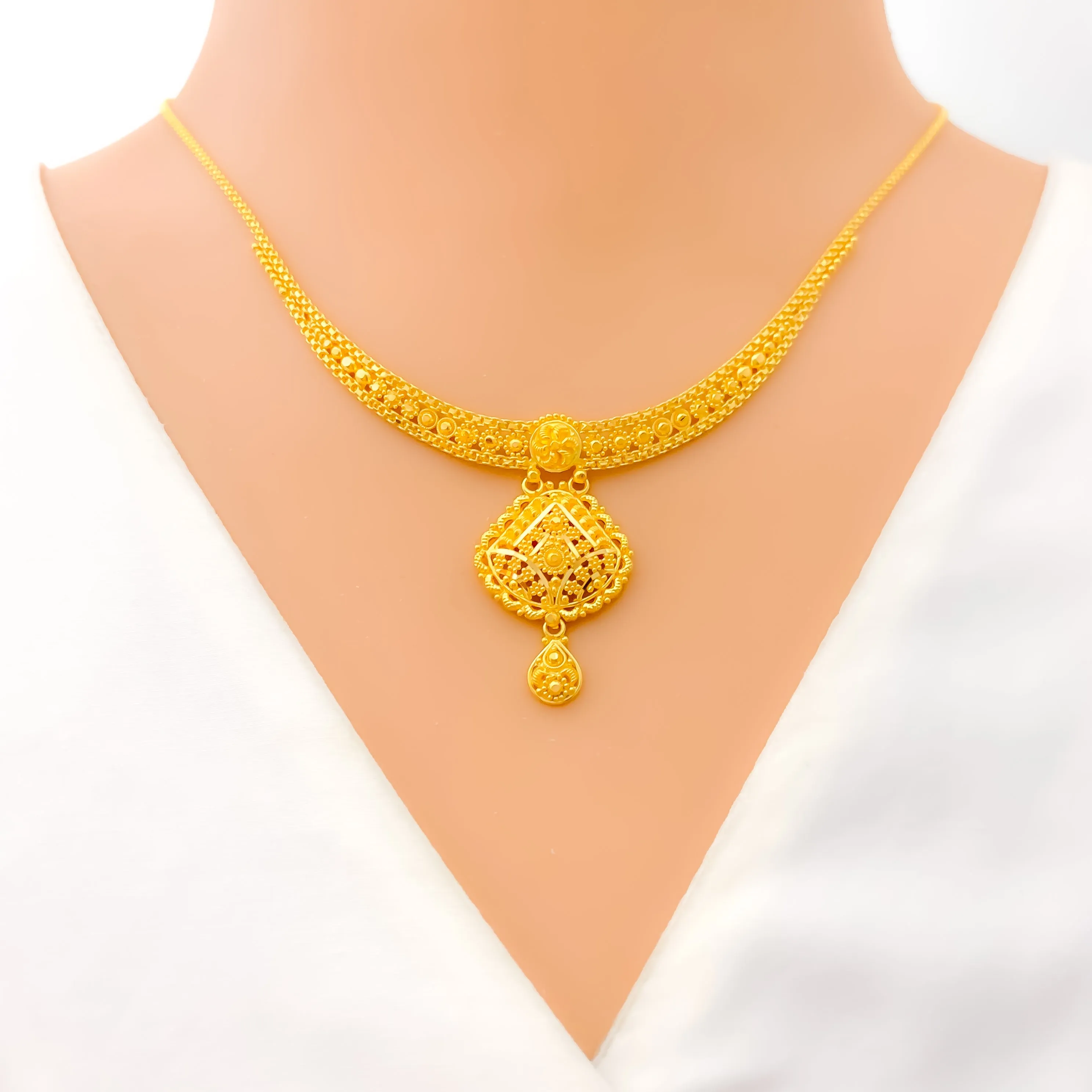 Refined Glamorous 22k Gold Ornate Necklace Set