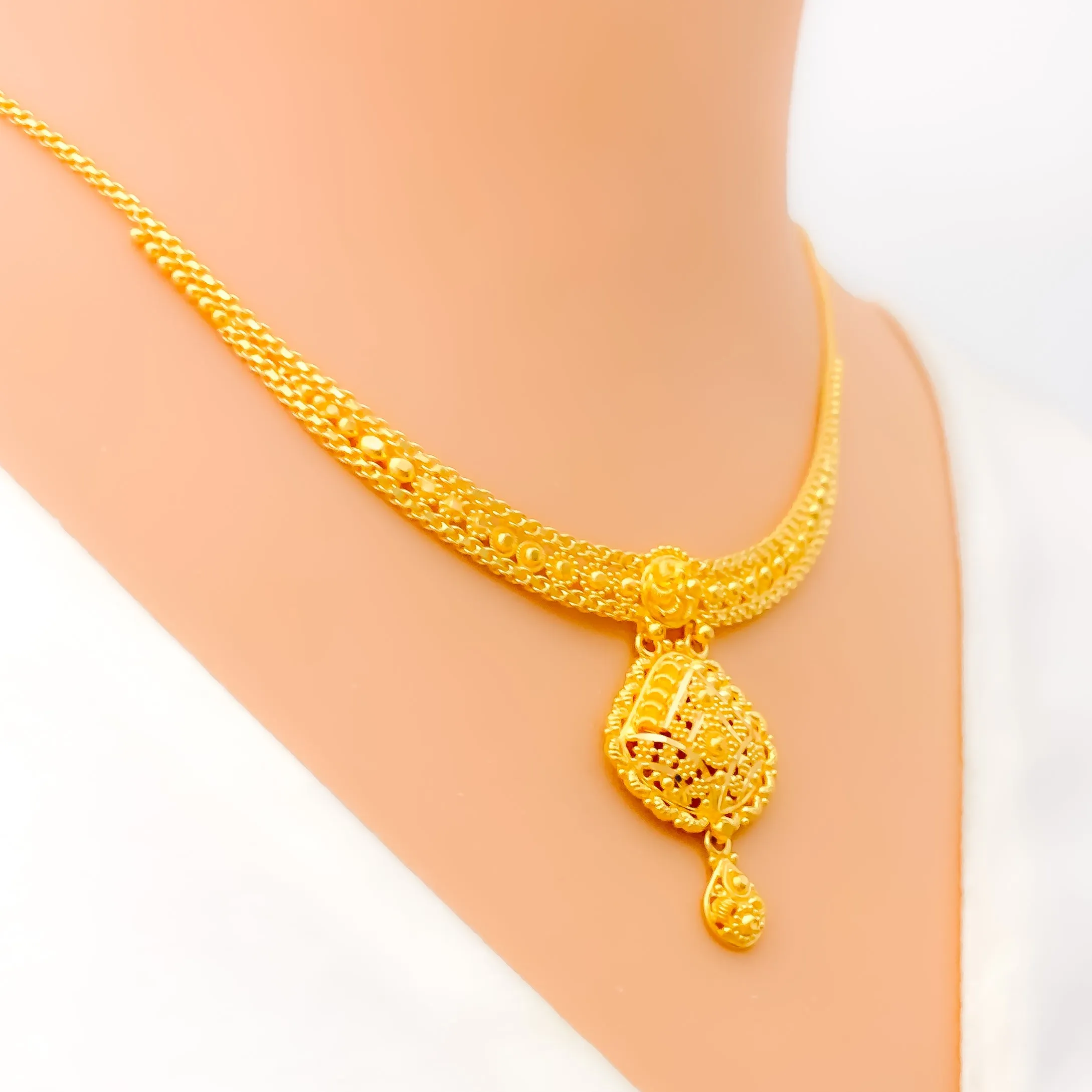 Refined Glamorous 22k Gold Ornate Necklace Set