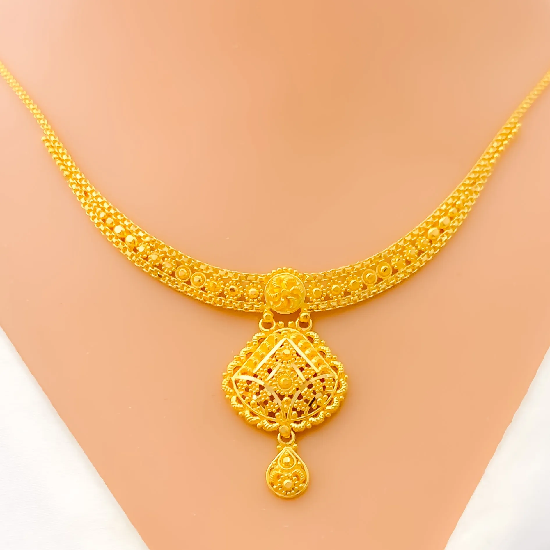 Refined Glamorous 22k Gold Ornate Necklace Set