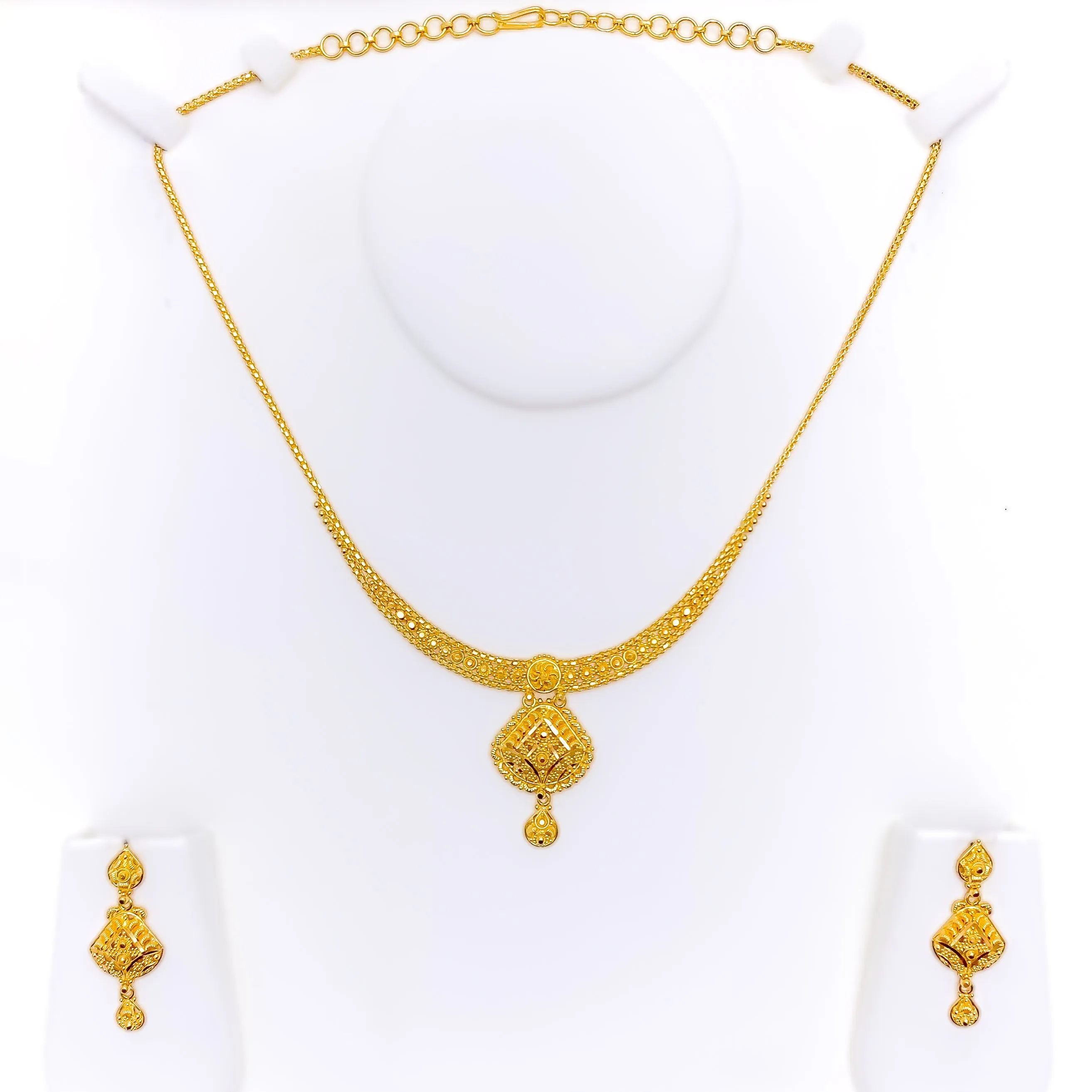 Refined Glamorous 22k Gold Ornate Necklace Set