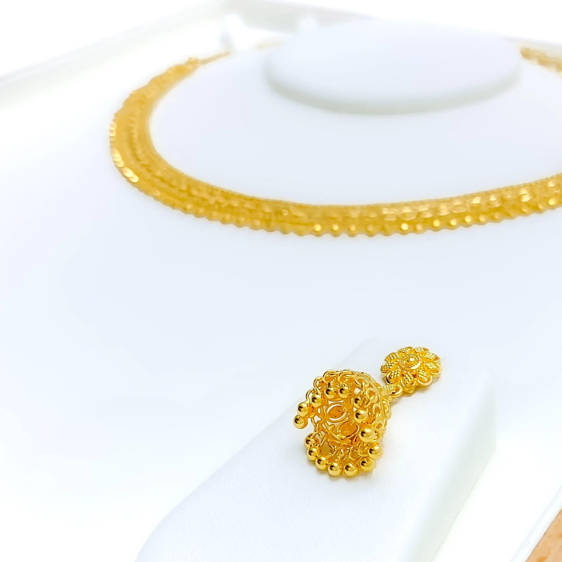 Reflective Bright Artistic 22k Gold Necklace Set