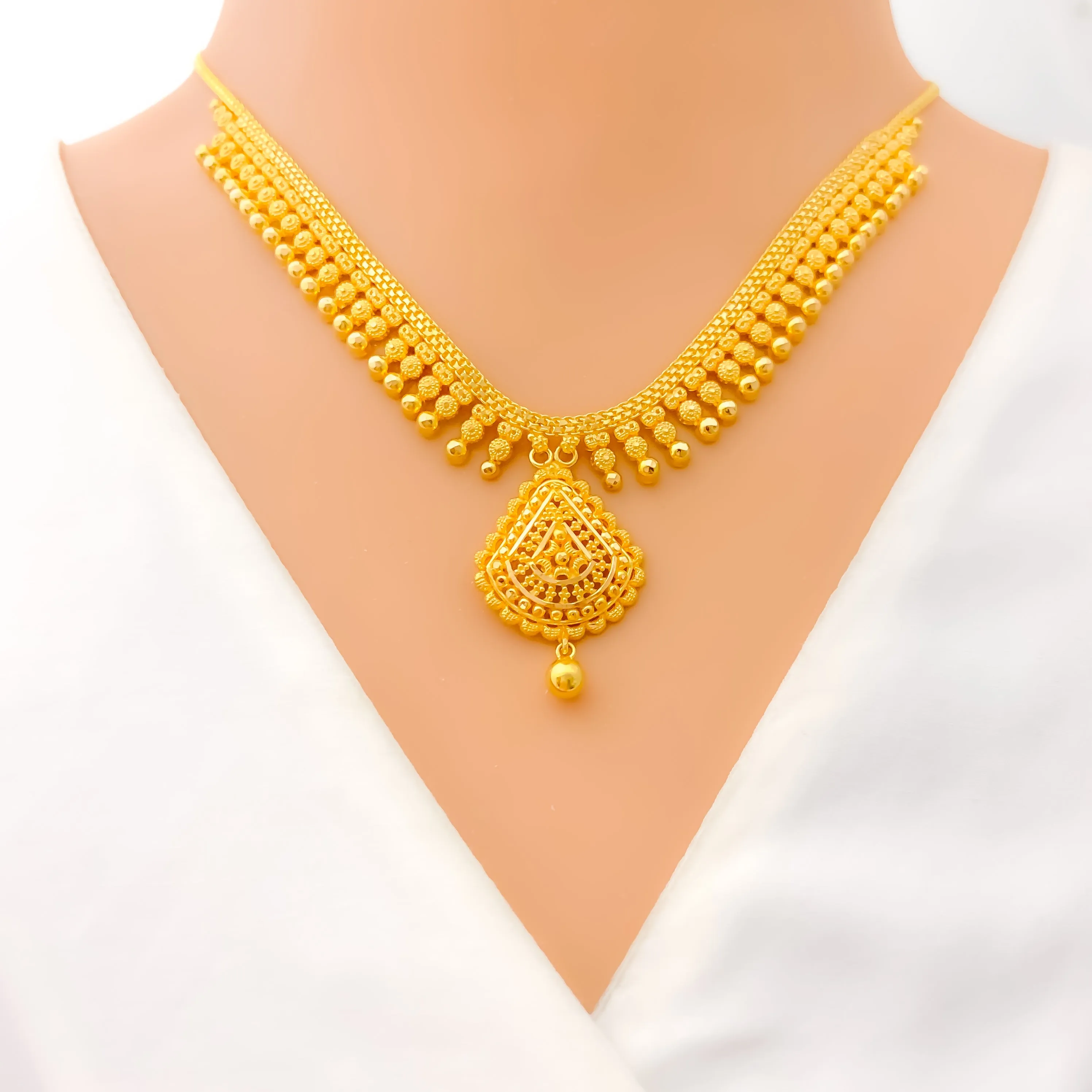 Regal Sophisticated 22k Gold Fanned Necklace Set