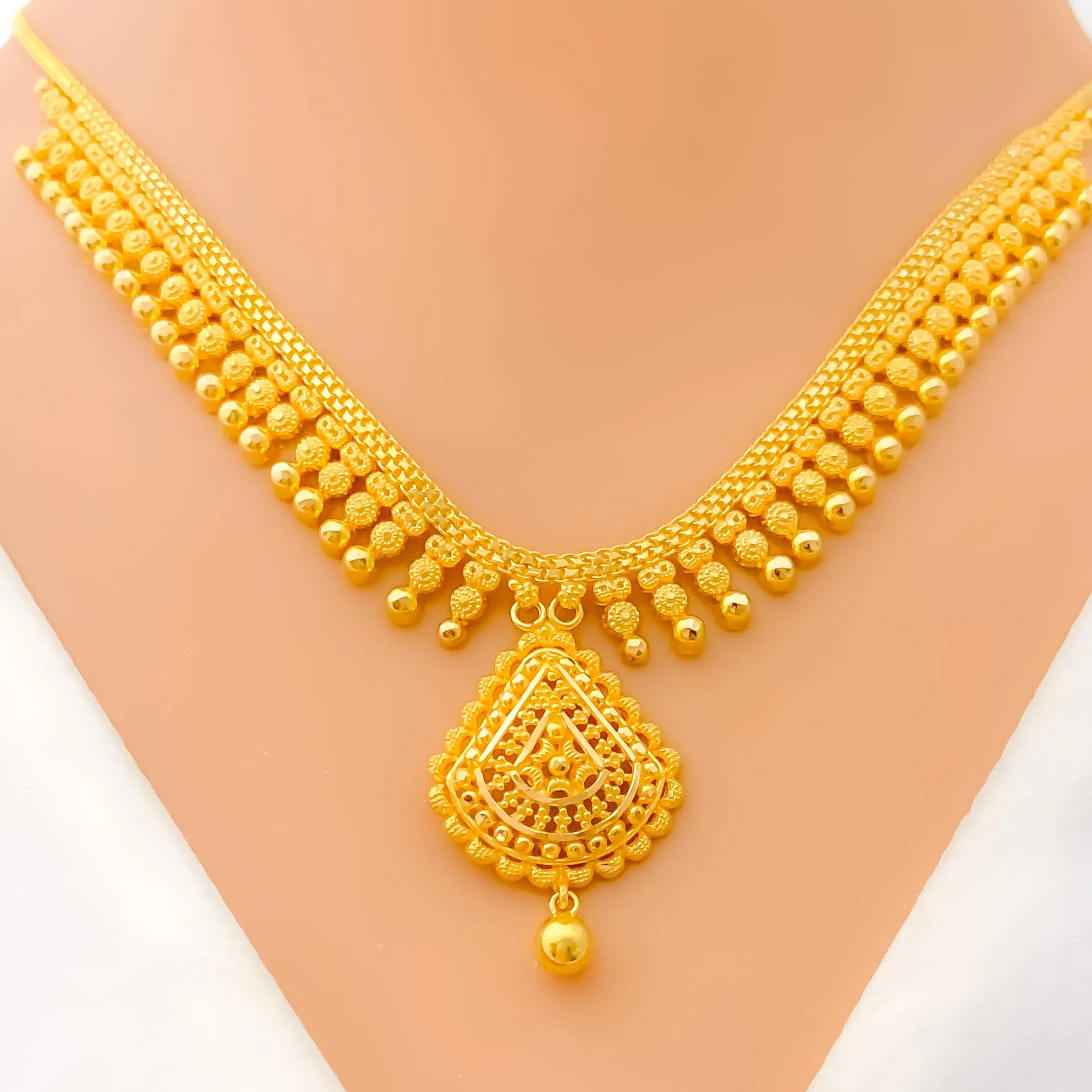 Regal Sophisticated 22k Gold Fanned Necklace Set