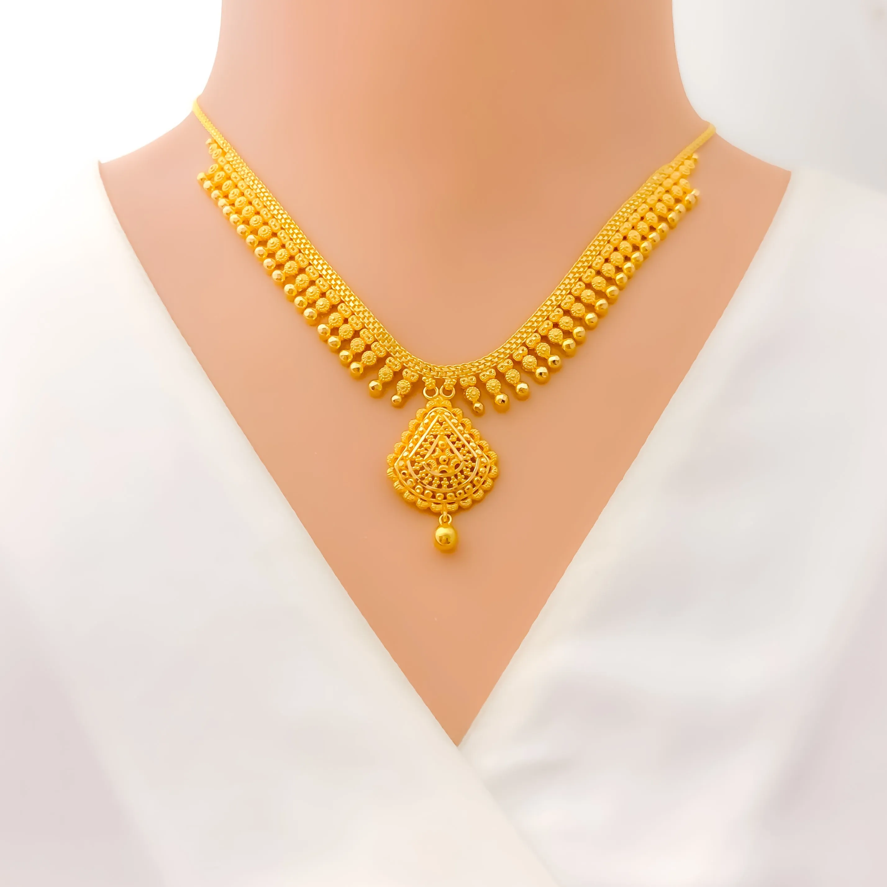 Regal Sophisticated 22k Gold Fanned Necklace Set