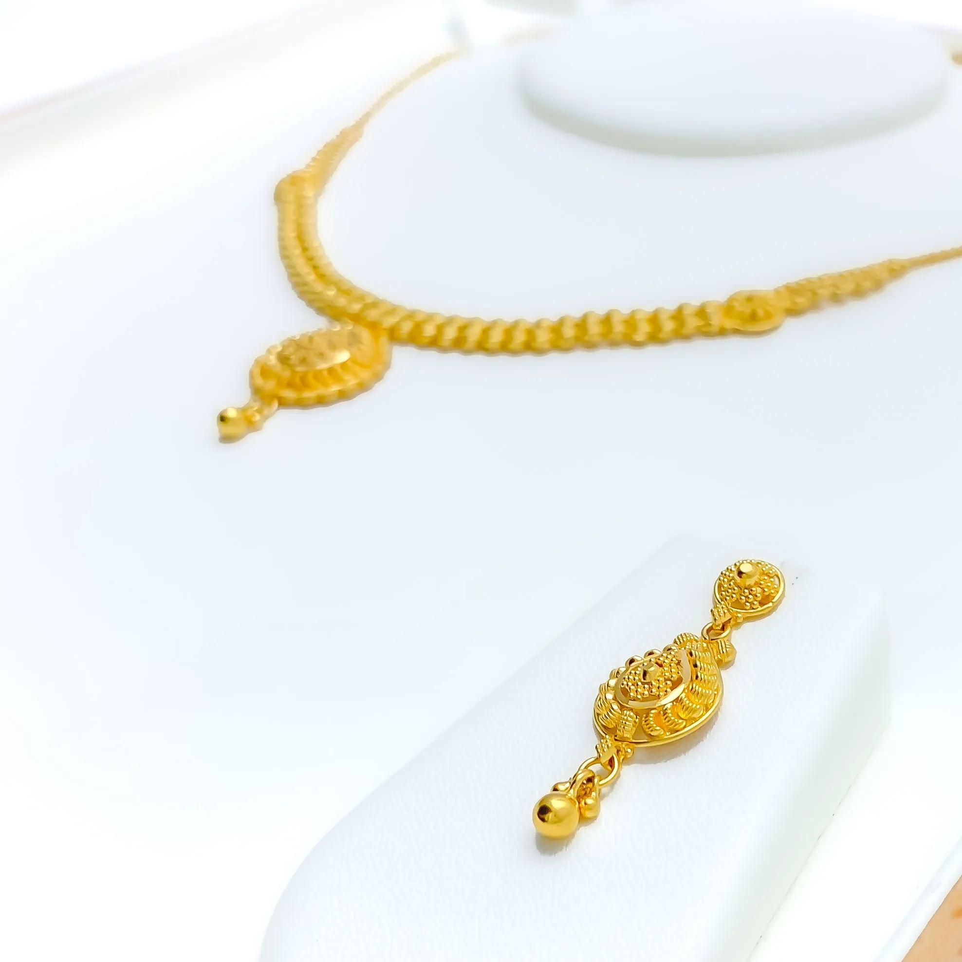 Stunning Sleek Lined 22k Gold Drop Necklace Set