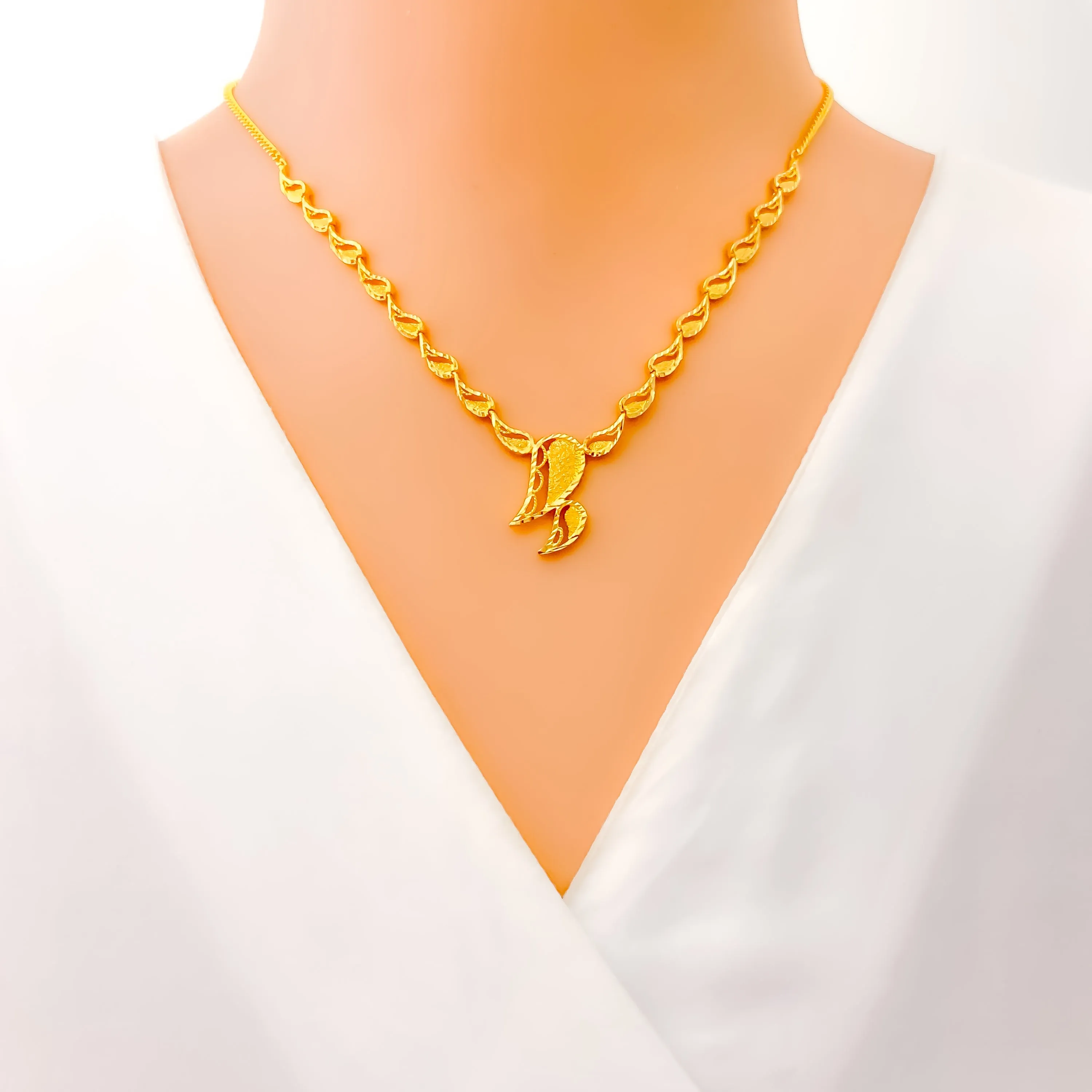 Tasteful Paisley Adorned 22K Gold Necklace Set